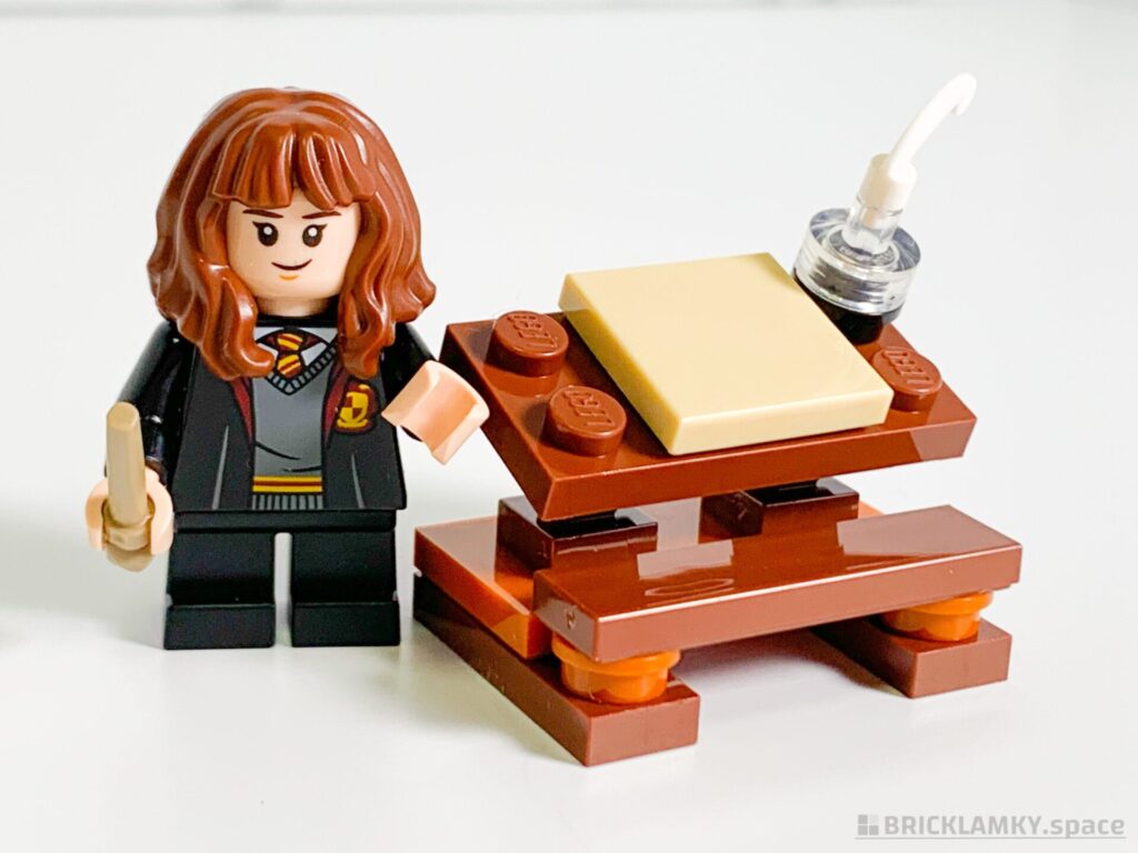 「レゴ（LEGO）ハリーポッター 30392 ハーマイオニーの勉強机」の勉強机とハーマイオニー