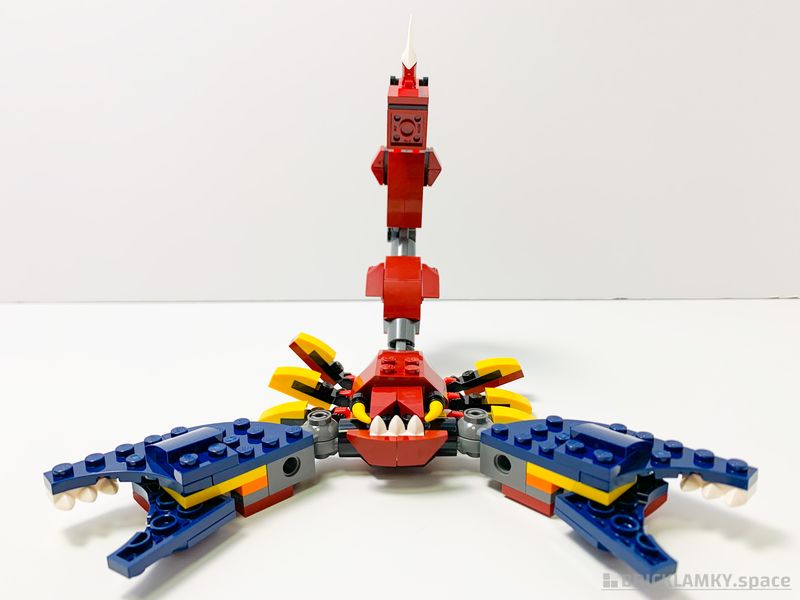 「レゴ クリエイター ファイヤー・ドラゴン 31102」のサソリの正面