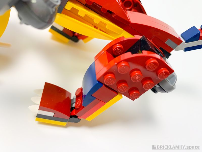 「レゴ クリエイター ファイヤー・ドラゴン 31102」のサーベルタイガーの後ろ足