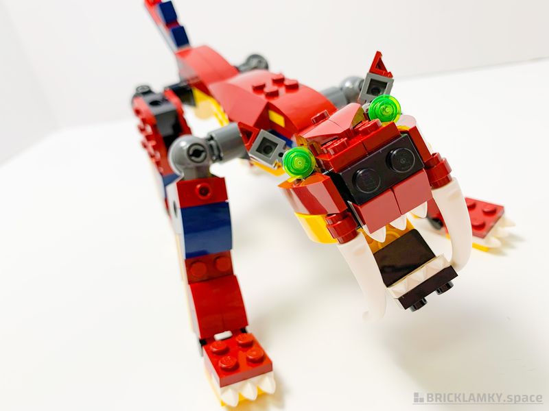 「レゴ クリエイター ファイヤー・ドラゴン 31102」のサーベルタイガー