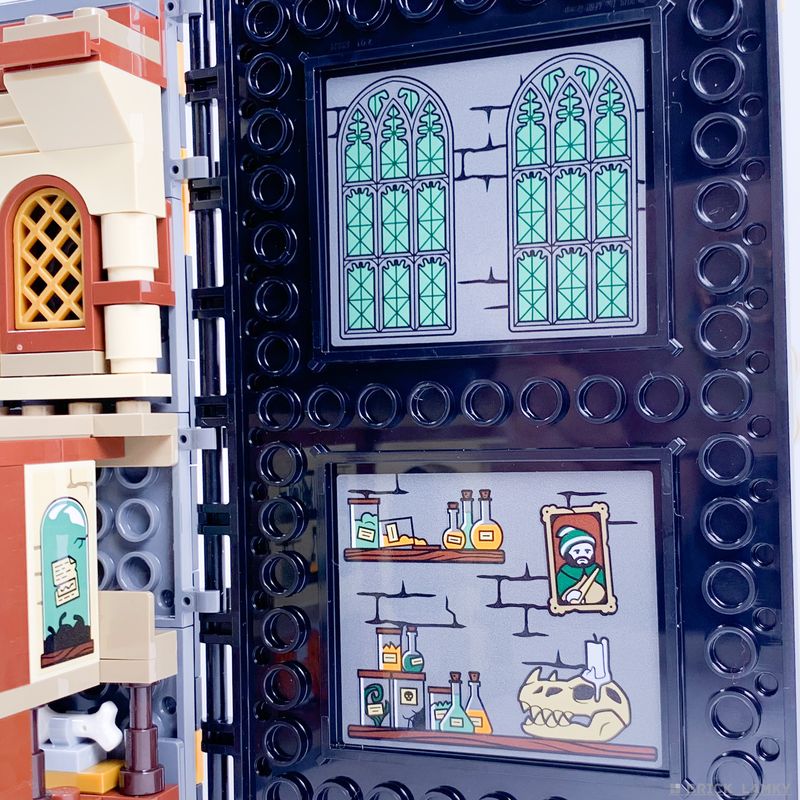 「レゴ ホグワーツの教科書 闇の魔術に対する防衛術 76397」の窓