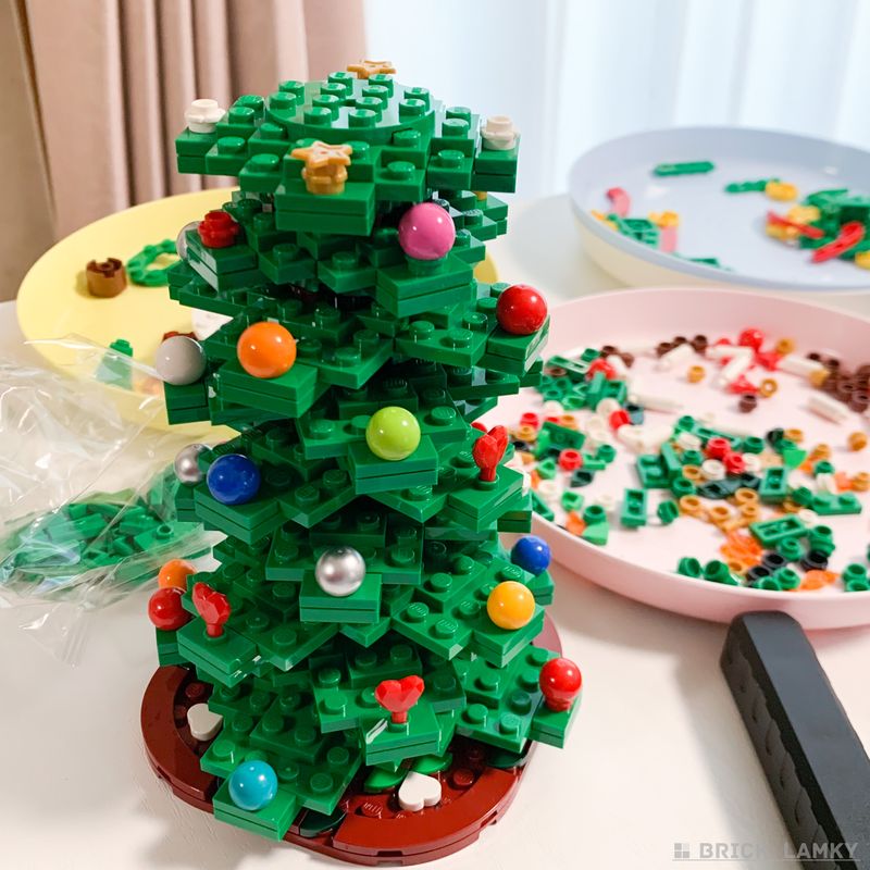 「レゴ クリスマスツリー 40573」の中サイズの組立の様子２