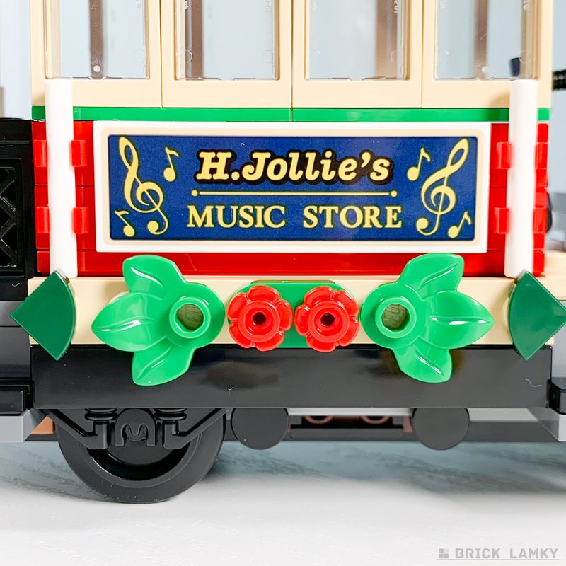 「レゴ クリスマスの街（10308）」のトラムの楽器屋さんの広告