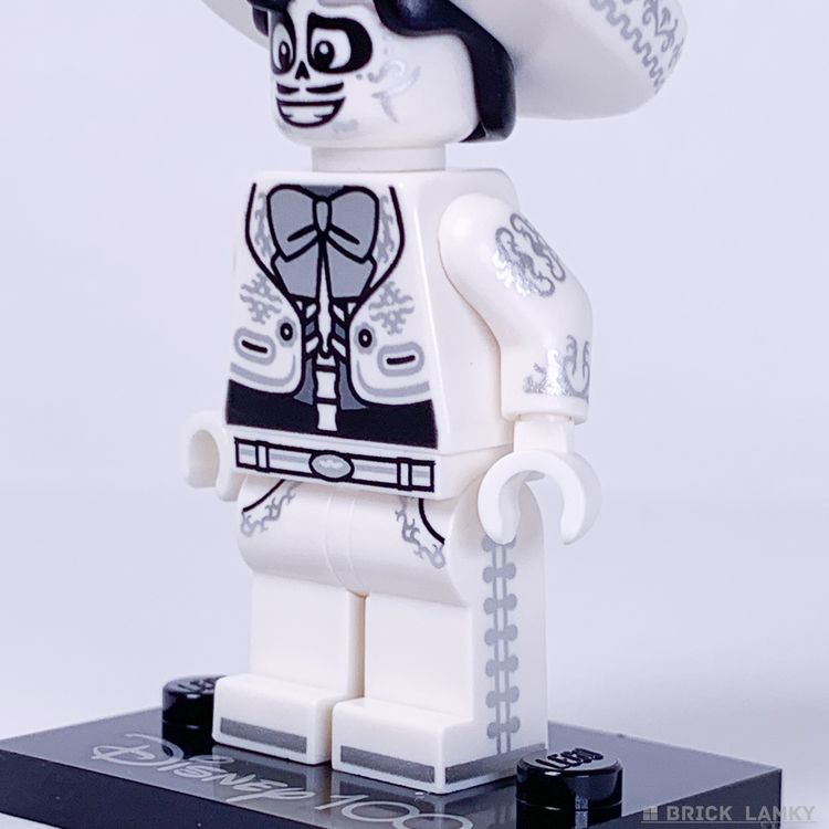 「レゴ ミニフィギュア ディズニー100（71038）」のエルネストの服の正面