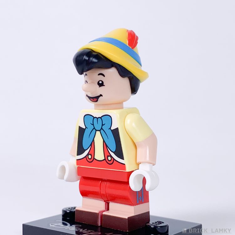 「レゴ ミニフィギュア ディズニー100（71038）」のピノキオの服の正面