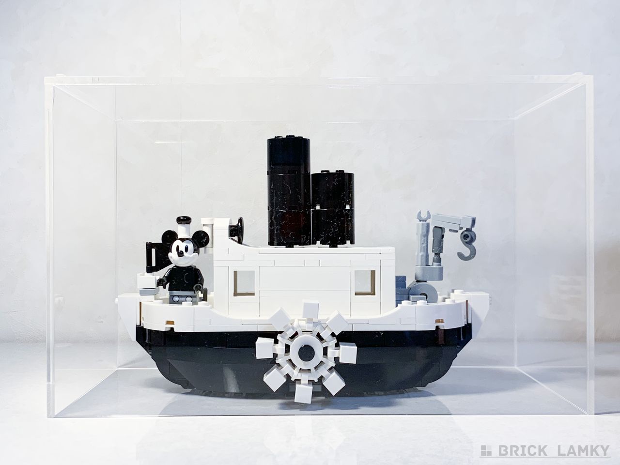 レゴ 蒸気船ウィリー＜ミニ＞（40659）と無印良品の重なるアクリルボックス・大
