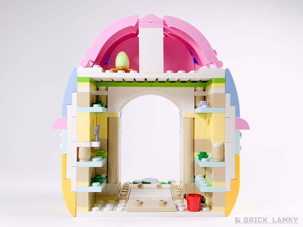 レゴ イースターのガーデンハウス（40682）のタマゴ型ハウスの内装