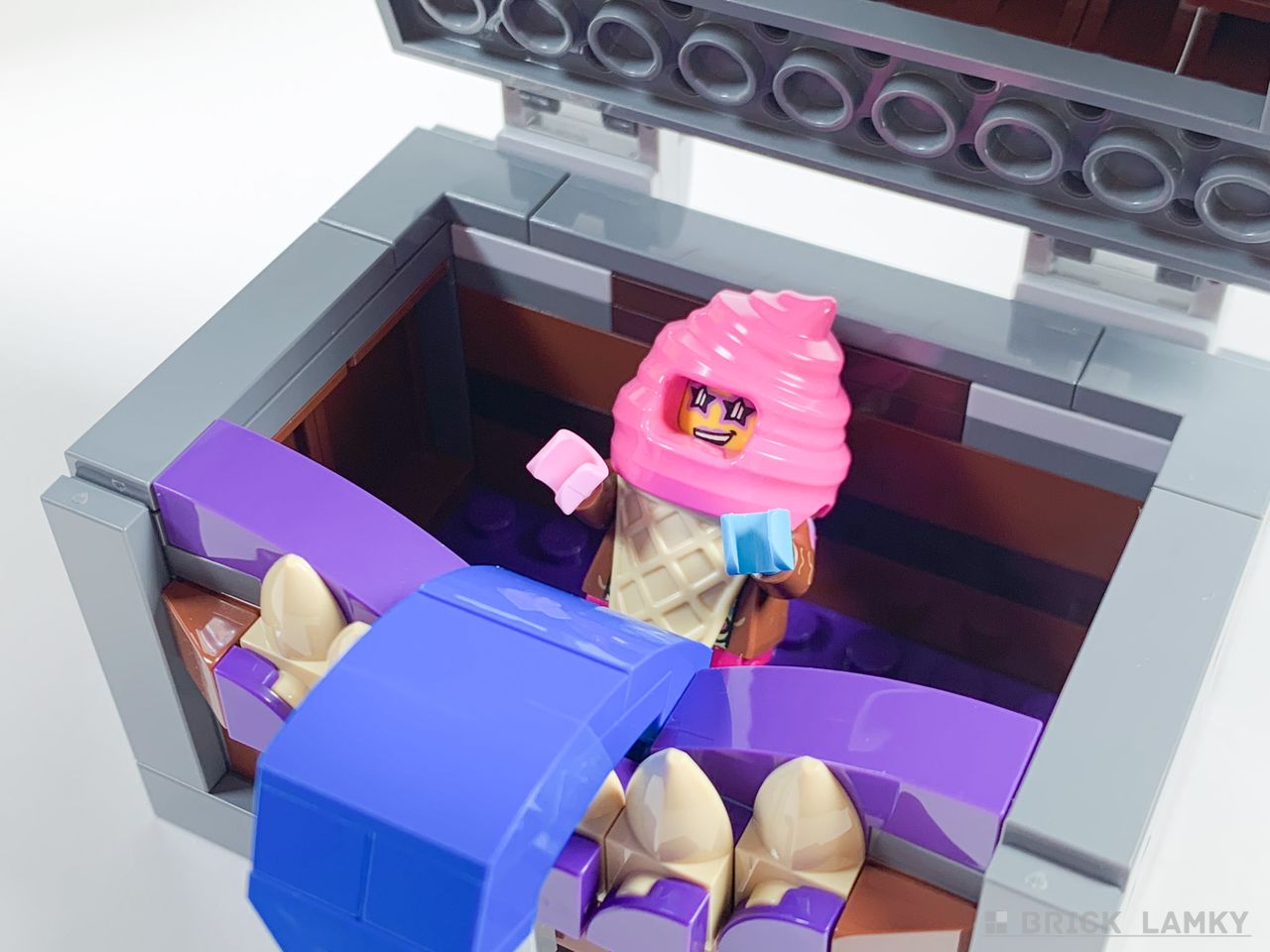 レゴ ミミックのダイスボックス（5008325）に入ったミニフィグ
