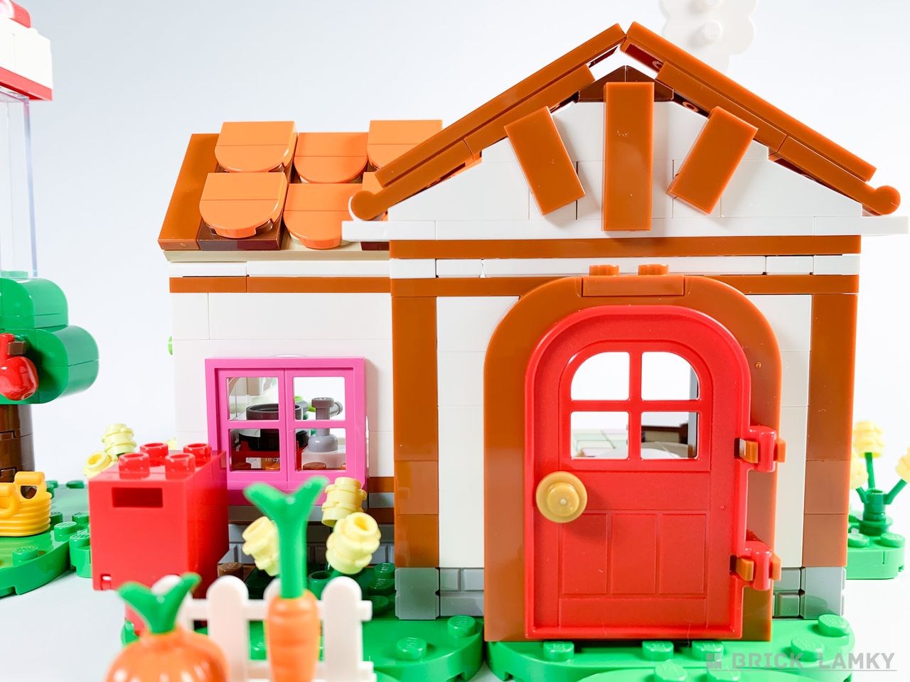 レゴ どうぶつの森 しずえさん、おうちにようこそ（77049）のピンク窓の家